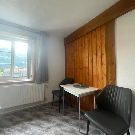 Giulias Budget Haus Konukevi *