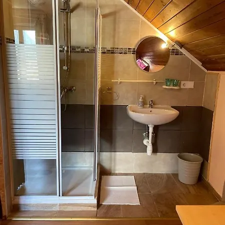 Giulias Budget Haus * روتته
